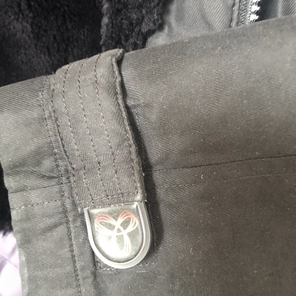 ARITZIA TNA WINTER BLACK JACKET SIZE SMALL - Picture 8 of 9